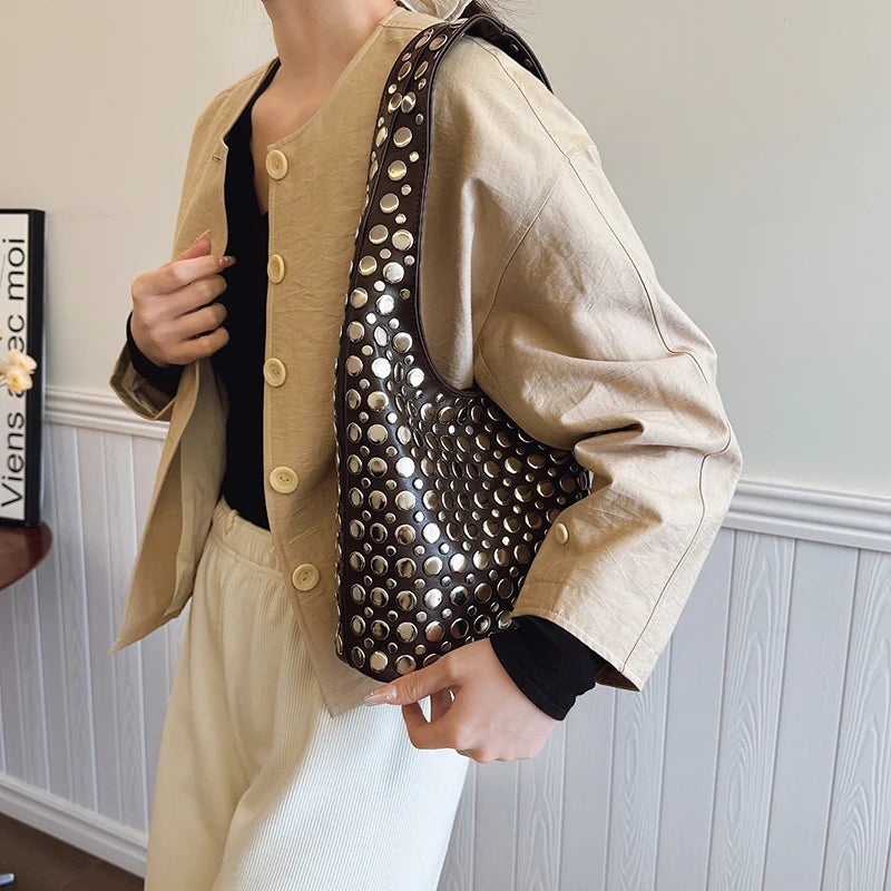 Sac noir bandoulière à clous - ACB-PARIS