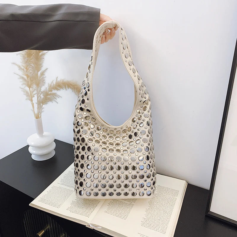 Sac beige bandoulière à clous - ACB-PARIS